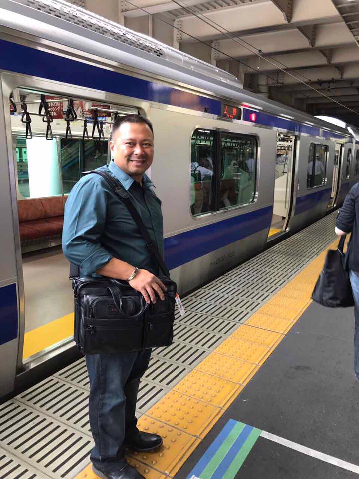 Sen. JV Taking JR Line from Kashiwa City to Tokyo. JV EJERCITO