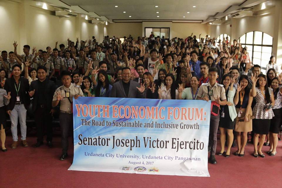 Sen. JV During the Youth Economic Forum in Urdaneta City.