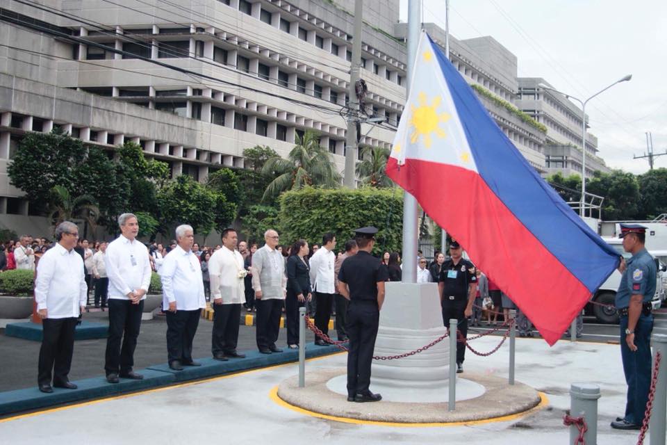 Sen. JV Started the week and the month of October by guesting at the Senate Flag Ceremony.