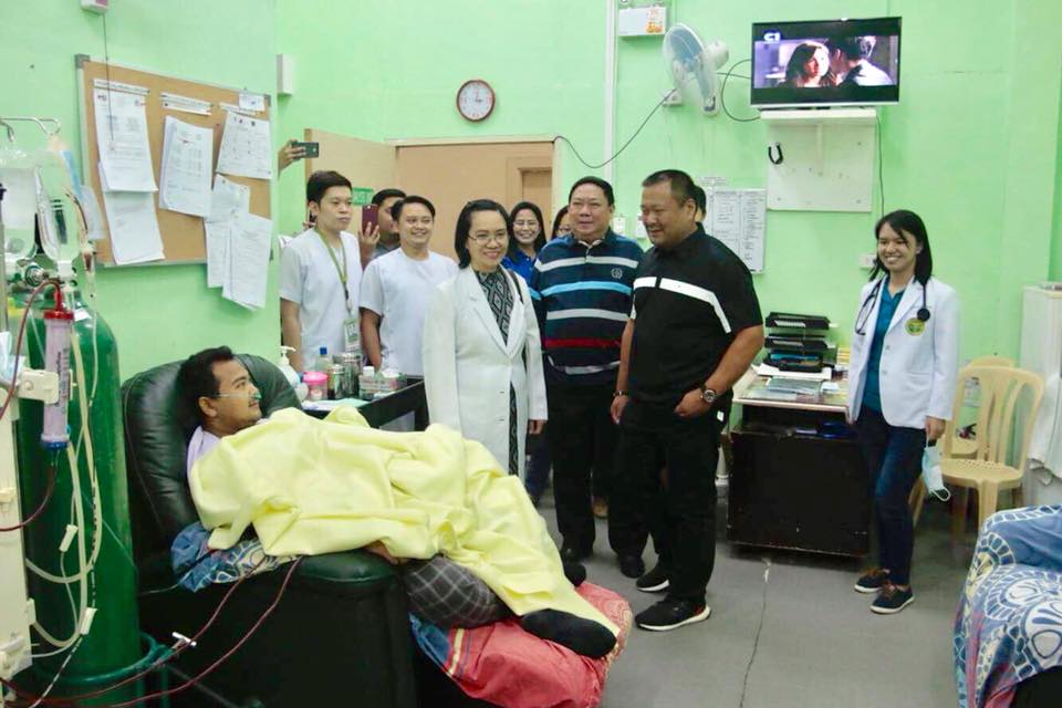 Senator JV Visits the Hospital in Cabanatuan City.